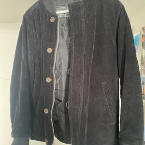 Levis Jacka - Mycket bra skick. Skickar föer bilder vid intresse. S storlek (herrmodell)