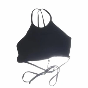 topp - Säljer denna fina topp med snörning! Säljer den inte används, fint skick!