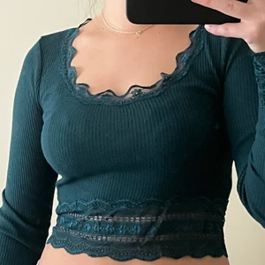 Tröja från Urban Outfitters - Grön/blå tröja från Urban Outfitters. Som ny. 