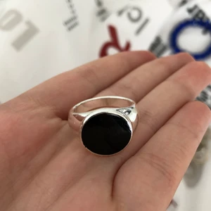 Ring - En ring som köptes på Shein för nån månad sen som inte kommit till användning. Pris och frakt kan diskuteras i dm! 