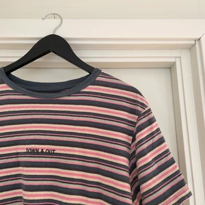 Urban Outfitters T-shirt strl. M - Snygg oversized t-shirt från Urban Outfitters i Stockholm. Mycket sparsamt använd och väldigt stilren! Hör gärna av dig! 