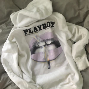Playboy hoodie  - Säljer denna, strl S men passar allt från XS-L