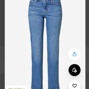 Säljer dessa Levis straight 714 lågmidjade jeans, pga att de är för små för mig. Använt ett få tal ggr och de är i bra skick 