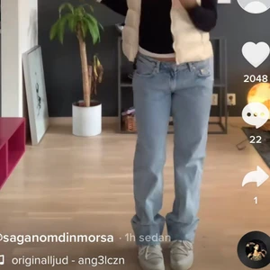  lågmidjade weekday jeans - Säljer dessa populära lågmidjade jeans från weekday! Pga att dom inte passade mig❤️ frakt ingår inte i priset! (Pris kan diskuteras)