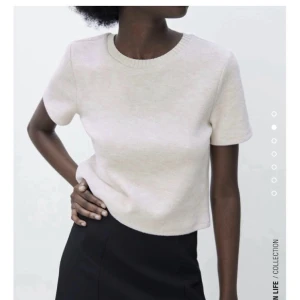 Topp zara - Jätte söt topp från zara!! Ny skick då den ej kommit till användning så mycket för mig!!💙💙 Passar S/M