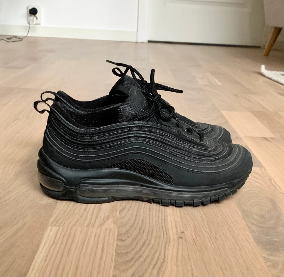 Snygga svarta nike sneakers<3 - 90