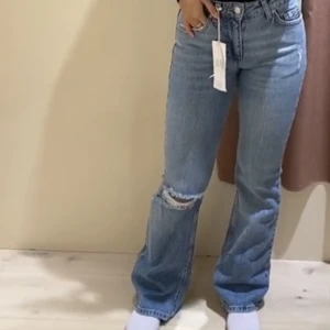 Bootcut jeans - Lågmidjade Flare jeans helt nya med prislapp kvar. Säljer för 150+frakt❤️