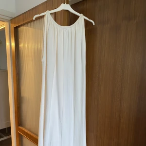 Klänning - Vit klänning i frotté