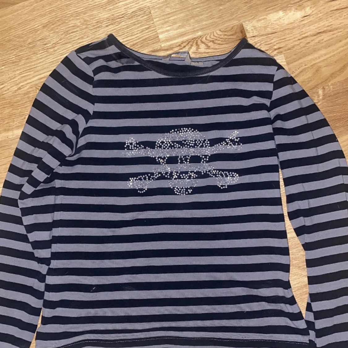 Svart döskalle tröja med rhinestones