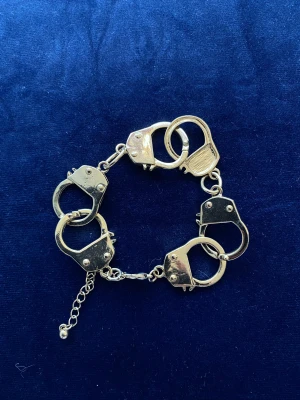 Armband  - Armband med handfängsel 