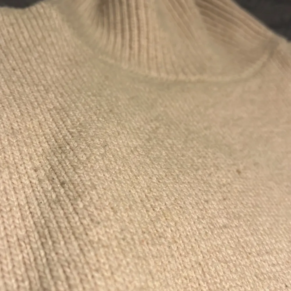 Bekväm stickad tröja från hm i storlek xs men passar även S . Stickat.
