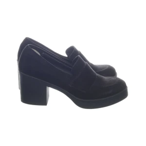 Svarta klackskor - Svarta klackar jag köpt secondhand, tyvärr för stora för mig.