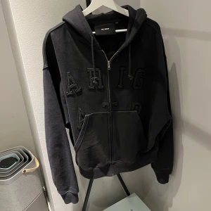 Arigato zip up  - Tröjan är endast testad, storlek:M, pris:1200kr allt og igår 