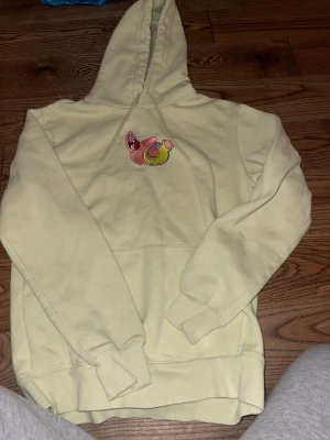 Hoodie - En hoodie med Patrik tryck Orginal pris =200 Pris går att diskutera 