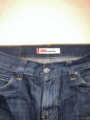 LEVIS 506 - Bootcut-ish. Give it a good strykning and you good to go!  Tuggumi på baken tho men deffo värt priset :’)