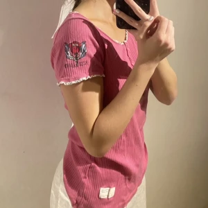 Odd molly tröja - Jätte söt odd molly tröja i bra skick. Köpt på sellpy. Ser ingen storlek i men jag är en storlek xs/s i vanliga fall.