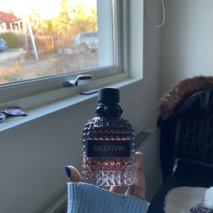 Valentino parfym herr - Näst intill oanvänd om inte helt oanvänd valentino parfym herr. Säljer pga flytt & rensar ut saker 