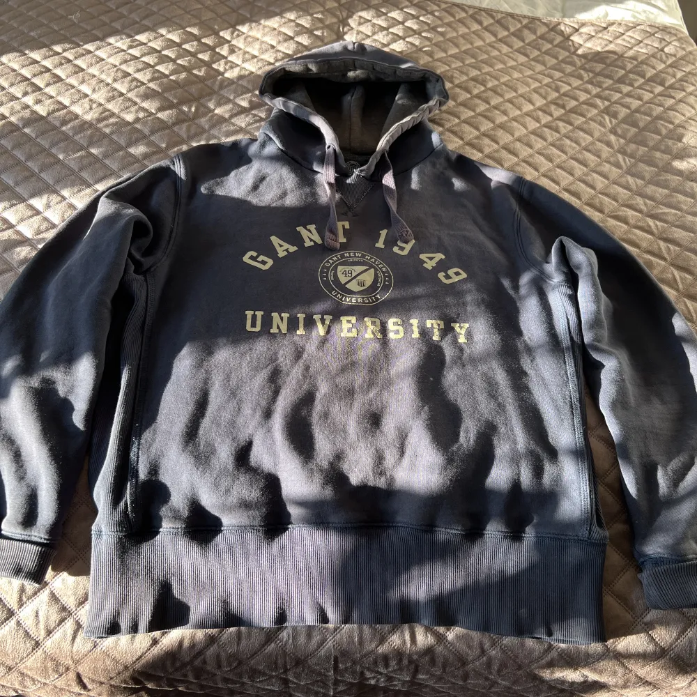 Vintage gant hoodie i färgen marinblå.. Hoodies.