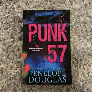 Punk 57 - Engelsk bok i ett vänligt bra skick. Köpt för 120kr och säljs för 80kr