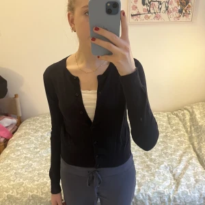 Kofta - Marinblå kofta i storlek xs från hm😊