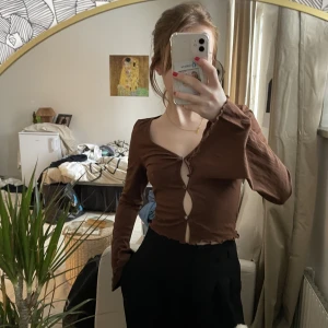 Topp - Brun topp från monki. Använd 1-2 gånger 