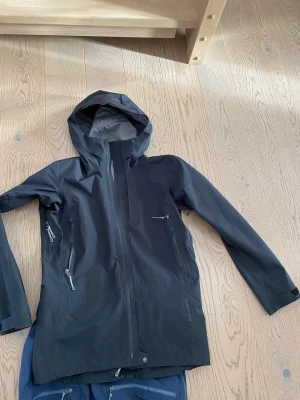 Skidkläder Houdini  - Houdini skidkläder använda en gång. Jacka 2500 och byxor 2500.  