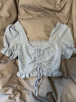 Somrig topp - Somrig topp från shein strl xs. Knappt använd. Säljer för 40kr.