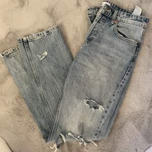 Fina midrise jeans ifrån zara som tyvärr är förstora för mig!😢😢