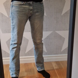 Weekday Jeans - Weekday jeans i modellen Easy