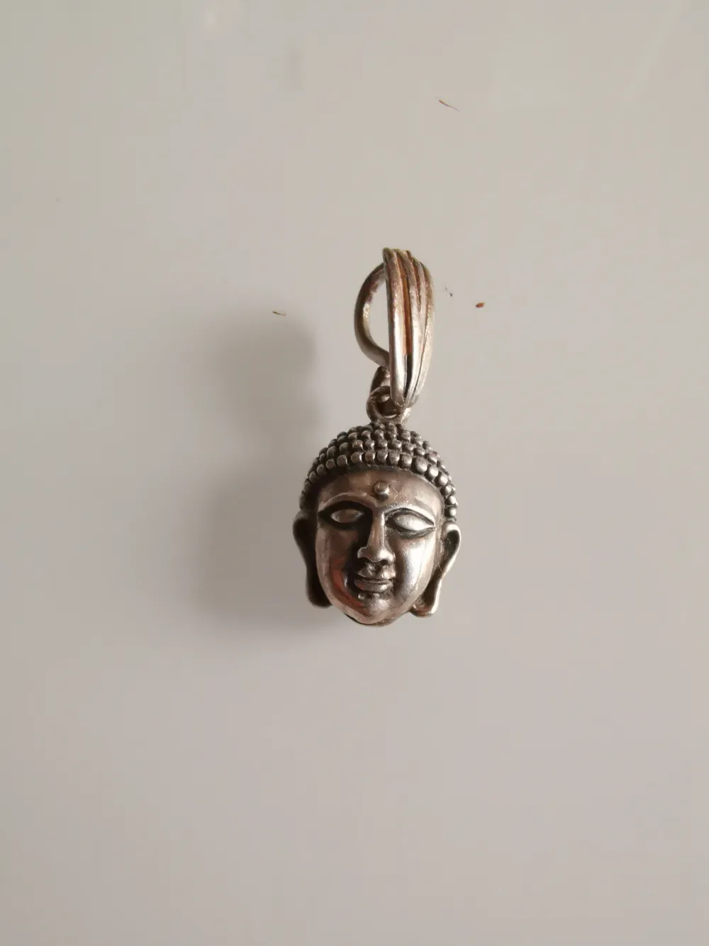 Äkta silver Buddha hänge i jätte bra skick, mycket vacker och unique . Accessoarer.