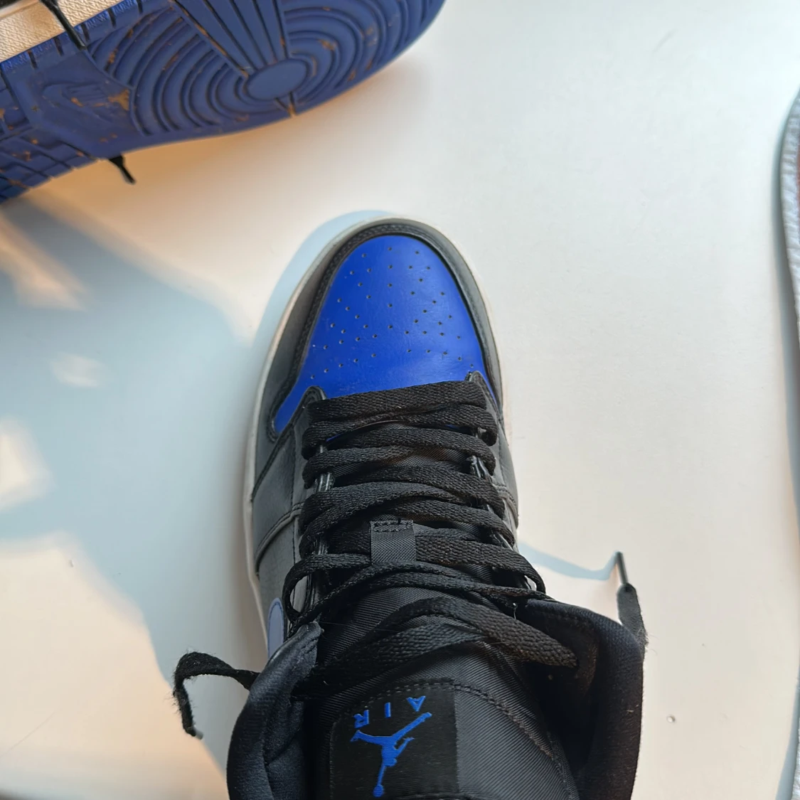 Nike jordan 1 mid hyper royal - 90