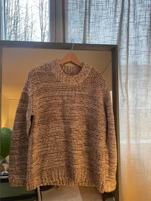 Stickad tröja  - Stickad tröja från MQ. Använd enstaka gånger. Nyskick. Storlek S, passar M. 