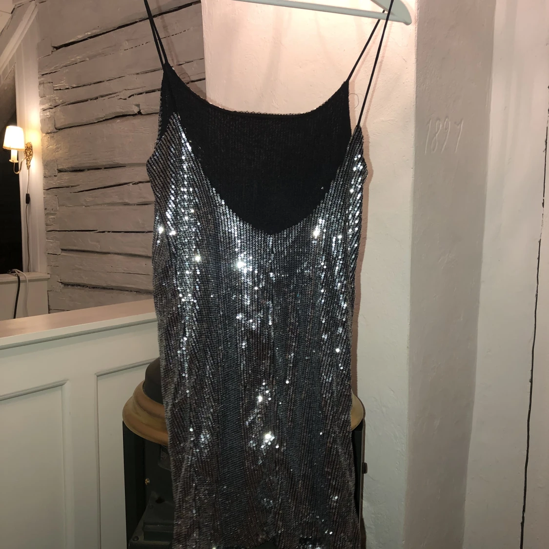 Glittrig klänning - 90