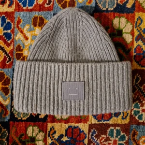 Acnemössa Acne mössa - Acne Studios mössa. Nyskick ser väldigt bra ut.