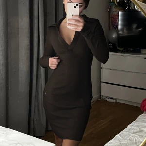 Klänning  - Jätte fin klänning från nelly! Säljer pga inte kommer till användning <3