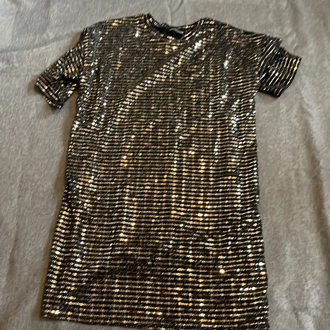 En fest klänning från prettylittlething