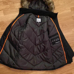 Vinterjacka (Jack and Jones) M - Helt ny jacka, knappt använd och i bra skick 