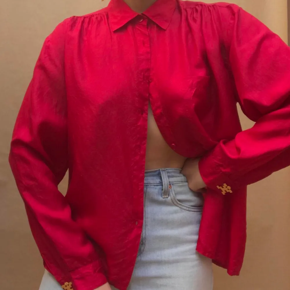 Vintage Silk Blouse with Matching Buttons Lightweight & Flowy Top Gorgeous Red color Unique Cufflink Sleeves, Links Sold Separately. Toppar.