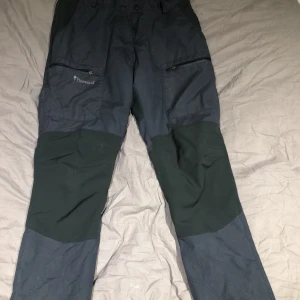 Pinerwood friluftsbyxa  - Knappt använda råka köpa fel storlek så använda en kort vandring bara så skicket är som nytt.