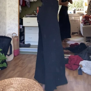 stretchiga svarta byxor - SÅ sköna!!! underbart material 😩