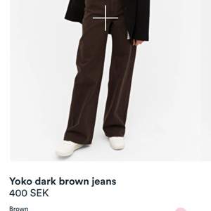 Jätte snygg jeans från monki i modellen Yoko som tyvärr inte längre passar mig. Dem är mörk gröna, perfekta färgen för hösten. Dem är i storlek 36 och i bra skick då jag inte hann använda dem så mycket innan jag växte ur dem.