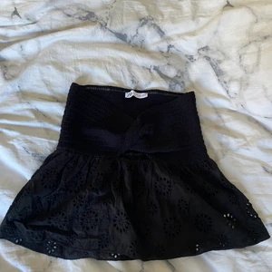 Volang topp zara  - Jag säljer nu denna fina topp från zara då den inte kom till användning! Knappt använd och jättefin verkligen!😍😍 slutsåld på hemsidan.