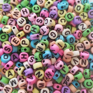 GRATIS FRAKT! 100 Pack Bokstavspärlor + Armbandstråd - Skickas med GRATIS frakt!   100 stycken bokstavspärlor 5mm + 60cm armbandstråd