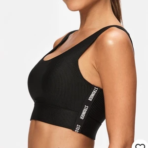 Stronger tränings-BH/topp oanvänd strl S - Ej använd, endast testad men tyvärr för liten för mig. Prislappen sitter kvar. Nypris 399kr. 