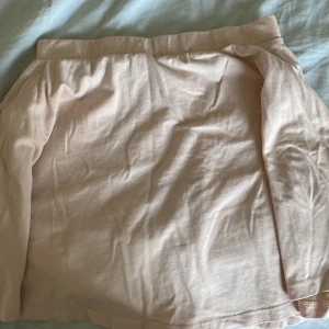 En kjol i storlek 160 - Är i bra skick har använt den typ en gång. Priset kan diskuteras 