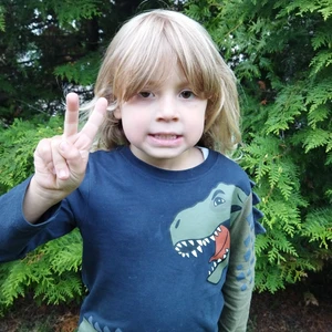 Låtsas grekisk unge med lugg - Ja finns inte mycket o säga, second hand, inte så värdefullt hoppas ni tycker om