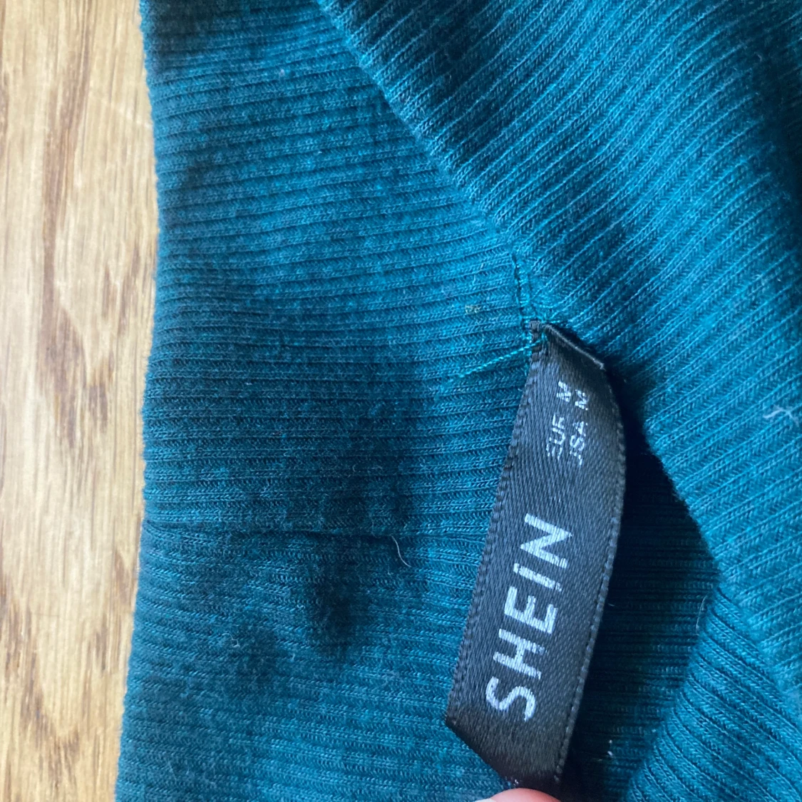 Ribbad mörk grön top - 90