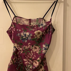 Zara linne - Linne från zara. Kan bäras till vardag eller festligare tillfällen. 