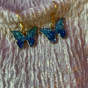 Örhängen  - Fina blåa fjärilsörhängen, Inte nickelfria, 10kr + 13kr frakt