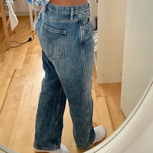 Calvin klein jeans - Ett par blå Calvin klein jeans som är köpta på sellpy. Budgivning om fler är intresserade. Köparen står för frakten. 